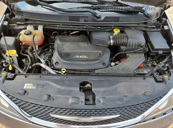 2C4RC1GG5JR245794 2018 CHRYSLER PACIFICA Silver ძრავის განყოფილების ხედი