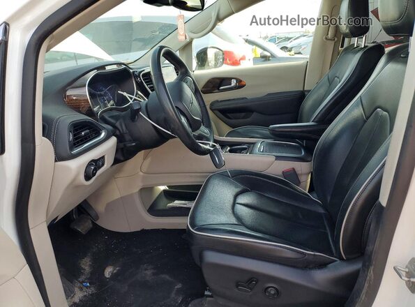 2C4RC1GG5PR620026 2023 CHRYSLER PACIFICA White Front interior view