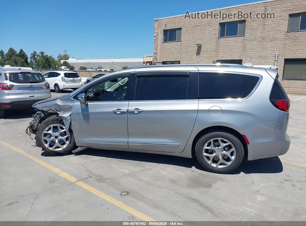 2C4RC1GG6JR320292 2018 CHRYSLER PACIFICA Silver Вид задньої частини салону