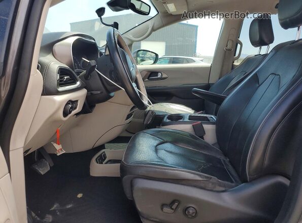 2C4RC1GG6JR357763 2018 CHRYSLER PACIFICA Gray Вид салону спереду