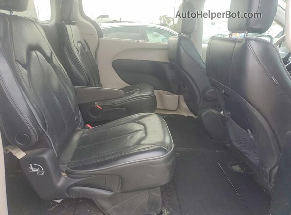 2C4RC1GG6LR240025 2020 CHRYSLER PACIFICA Black Rear interior view