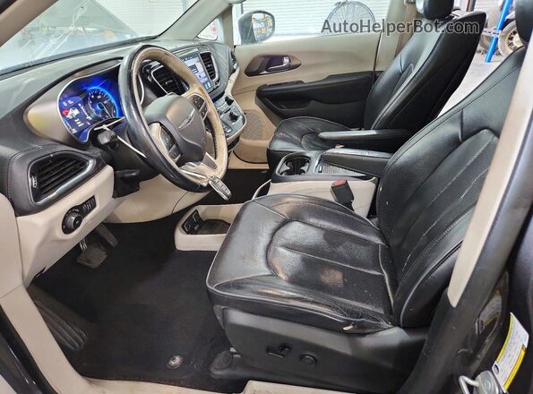 2C4RC1GG7HR754554 2017 CHRYSLER PACIFICA Серый Вид салона спереди