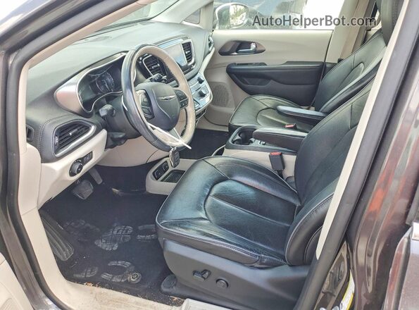 2C4RC1GG7HR812260 2017 CHRYSLER PACIFICA Gray Front interior view
