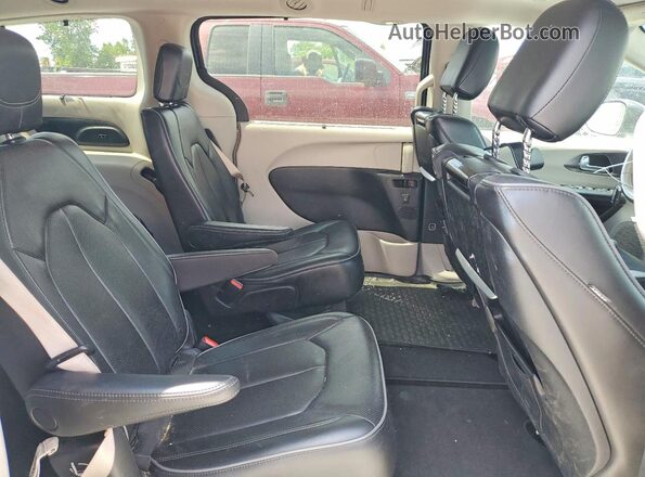 2C4RC1GG7HR812260 2017 CHRYSLER PACIFICA Gray Rear interior view