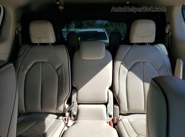 2C4RC1GG7JR334203 2018 CHRYSLER PACIFICA White Widok tylnych siedzeń