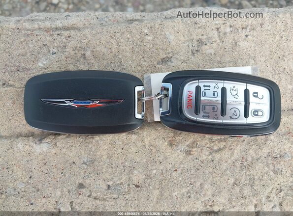 2C4RC1GG7KR577138 2019 CHRYSLER PACIFICA Красный Вид панели приборов