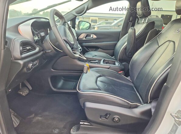 2C4RC1GG7SR570125 2025 CHRYSLER PACIFICA Белый Вид панели приборов