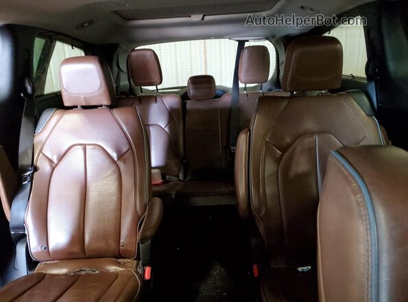 2C4RC1GG8HR517670 2017 CHRYSLER PACIFICA Burgundy Widok tylnych siedzeń