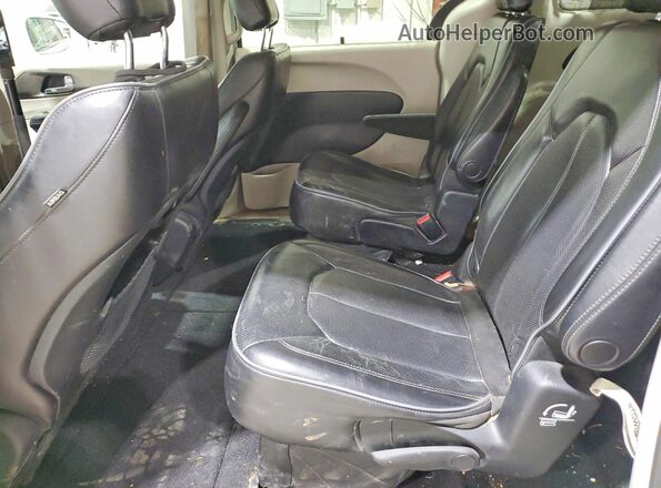 2C4RC1GG8JR185395 2018 CHRYSLER PACIFICA White უკანა სალონის ხედი