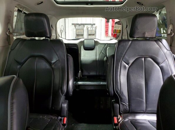 2C4RC1GG8JR185395 2018 CHRYSLER PACIFICA White უკანა სავარძლების ხედი
