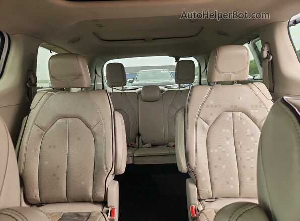 2C4RC1GG8LR276010 2020 CHRYSLER PACIFICA White Vista de los asientos traseros