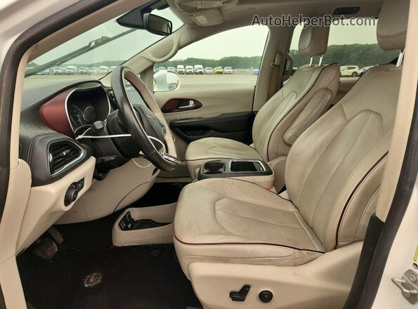 2C4RC1GG8LR276010 2020 CHRYSLER PACIFICA White Vista interior delantera
