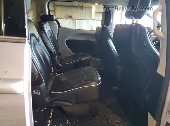 2C4RC1GG8PR533401 2023 CHRYSLER PACIFICA Silver Rear interior view