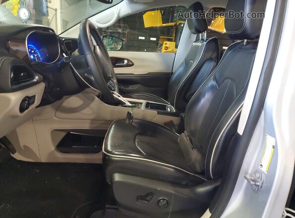 2C4RC1GG8PR533401 2023 CHRYSLER PACIFICA Silver Front interior view