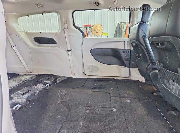 2C4RC1GGXJR320523 2018 CHRYSLER PACIFICA White Widok wnętrza z tyłu