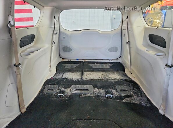 2C4RC1GGXJR320523 2018 CHRYSLER PACIFICA White Widok tylnych siedzeń