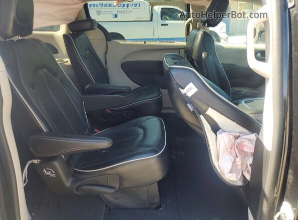 2C4RC1GGXPR515627 2023 CHRYSLER PACIFICA Black Вид задньої частини салону