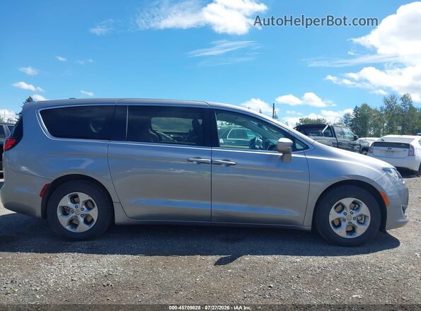 2C4RC1H73HR836196 2017 CHRYSLER PACIFICA Silver Rear interior view