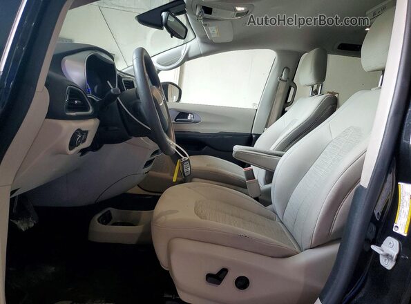 2C4RC1H77JR126997 2018 CHRYSLER PACIFICA Черный Вид салона спереди