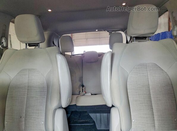 2C4RC1H77JR126997 2018 CHRYSLER PACIFICA Черный Вид задних сидений