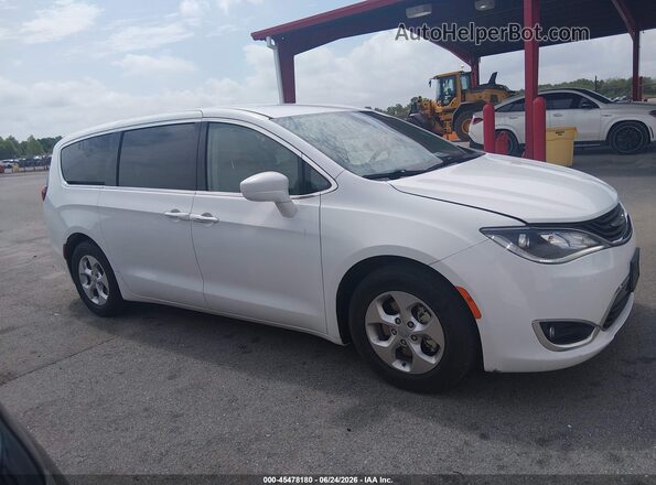 2C4RC1H78HR765092 2017 CHRYSLER PACIFICA White Widok wnętrza z tyłu