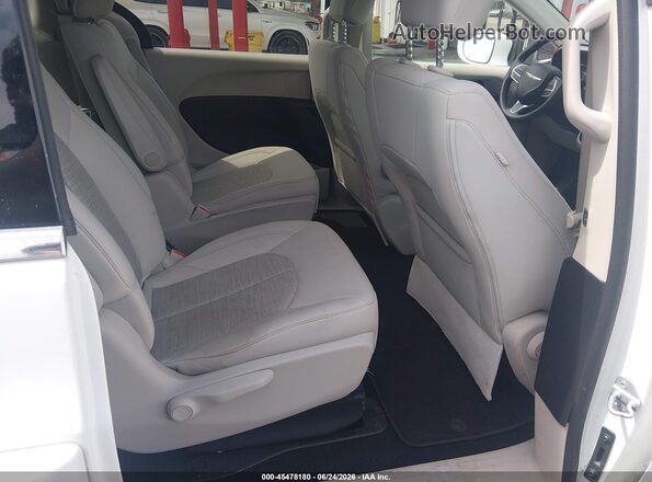 2C4RC1H78HR765092 2017 CHRYSLER PACIFICA White Widok naklejki z numerem VIN