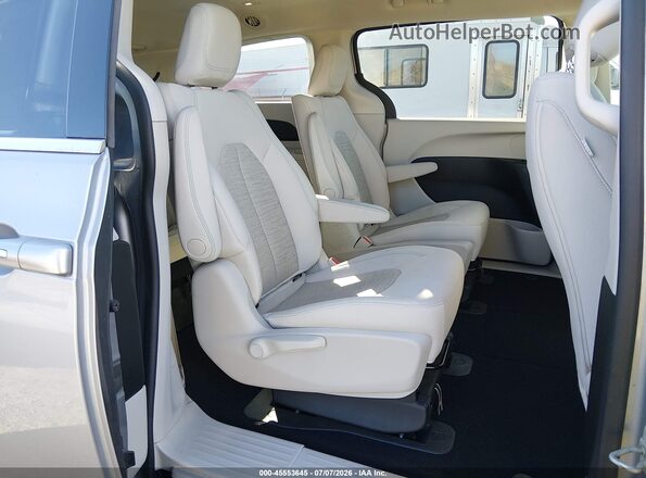 2C4RC1H7XHR797476 2017 CHRYSLER PACIFICA Silver Widok naklejki z numerem VIN