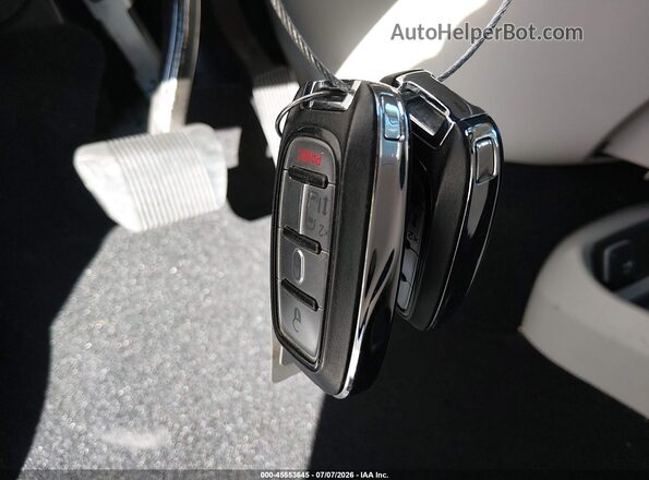 2C4RC1H7XHR797476 2017 CHRYSLER PACIFICA Silver Widok deski rozdzielczej