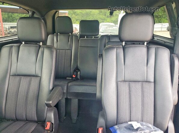 2C4RC1HG0GR150471 2016 CHRYSLER TOWN Black Rear seats view