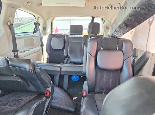 2C4RC1JG4GR304139 2016 CHRYSLER TOWN Black Rear seats view