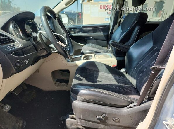 2C4RC1JG9GR232256 2016 CHRYSLER TOWN Blue Սալոնի դիմացի տեսք