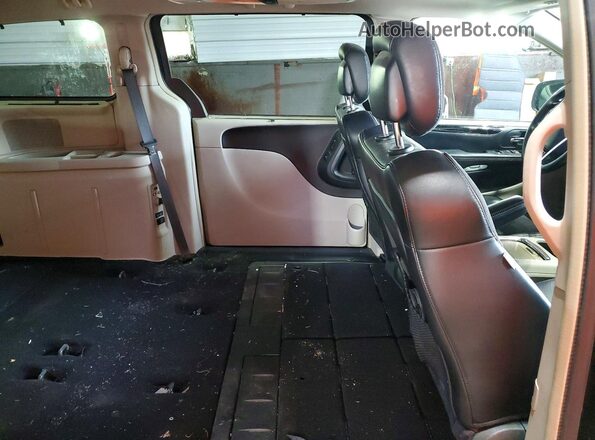 2C4RC1JG9GR261983 2016 CHRYSLER TOWN Черный Вид задней части салона