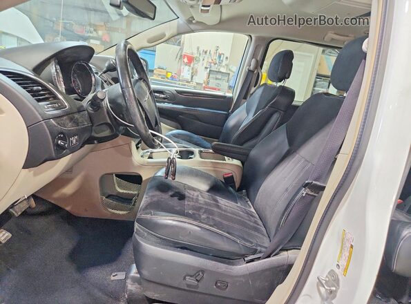 2C4RC1JGXGR306171 2016 CHRYSLER TOWN White Սալոնի դիմացի տեսք