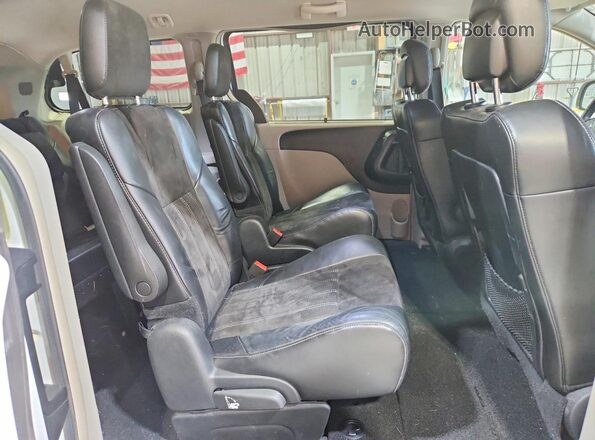 2C4RC1JGXGR306171 2016 CHRYSLER TOWN White Սալոնի հետևի տեսք