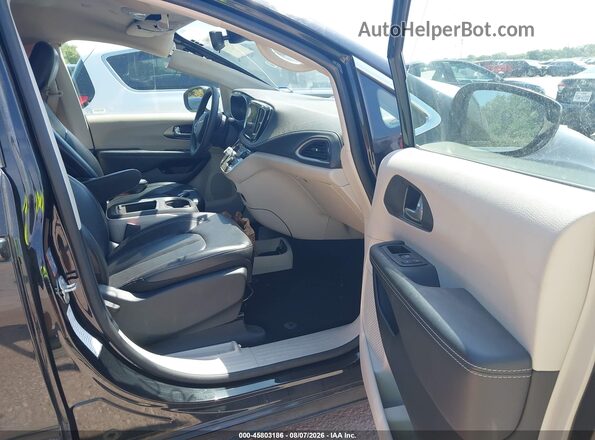 2C4RC1L70PR603947 2023 CHRYSLER PACIFICA Black Front interior view