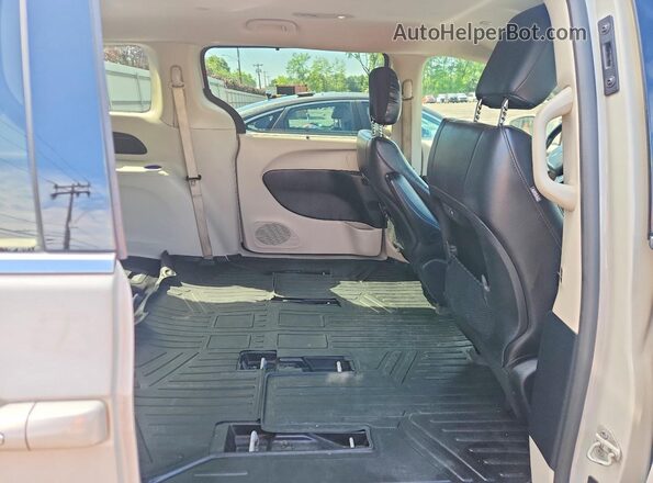2C4RC1L74MR581060 2021 CHRYSLER PACIFICA White Vista interior trasera
