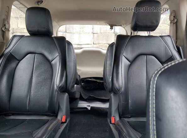 2C4RC1L74NR121365 2022 CHRYSLER PACIFICA Gray Widok tylnych siedzeń