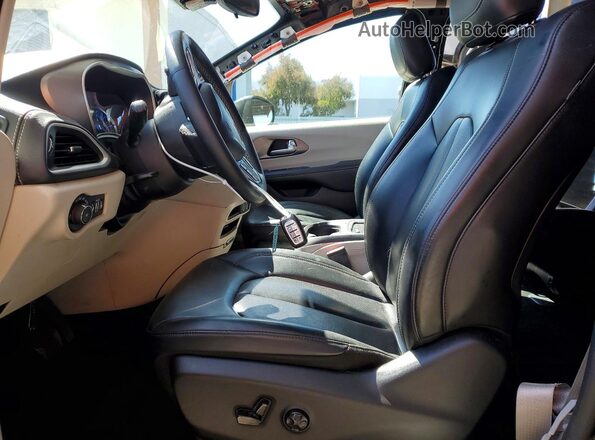 2C4RC1L75PR626611 2023 CHRYSLER PACIFICA Black Vista interior delantera