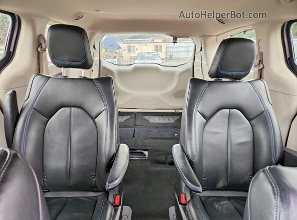 2C4RC1L77MR580517 2021 CHRYSLER PACIFICA Gray Widok tylnych siedzeń