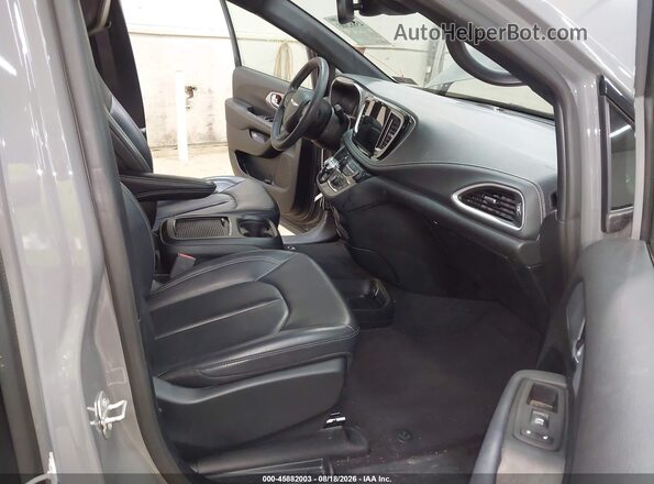 2C4RC1L77PR609177 2023 CHRYSLER PACIFICA Gray Вид салону спереду