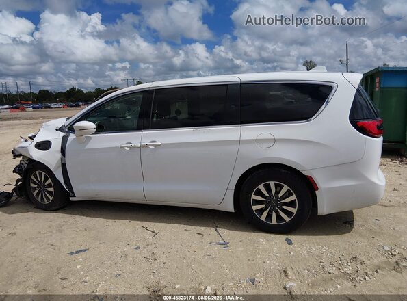 2C4RC1L79NR136959 2022 CHRYSLER PACIFICA Белый Вид задней части салона