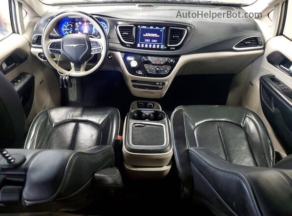 2C4RC1N77JR339713 2018 CHRYSLER PACIFICA Серебряный Вид панели приборов
