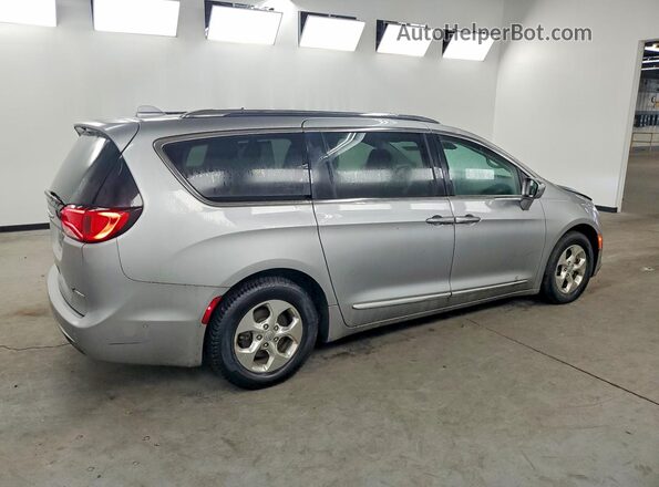 2C4RC1N77JR339713 2018 CHRYSLER PACIFICA Серебряный Задняя правая четверть