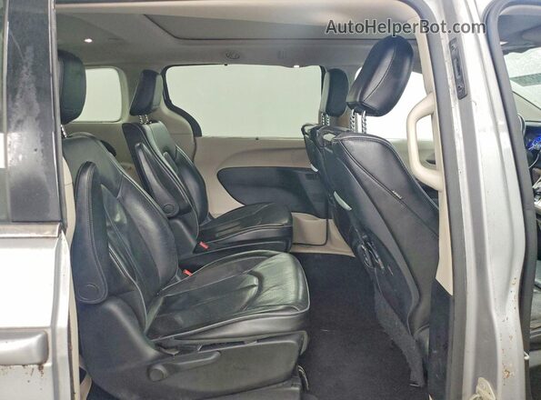 2C4RC1N77JR339713 2018 CHRYSLER PACIFICA Серебряный Вид задней части салона