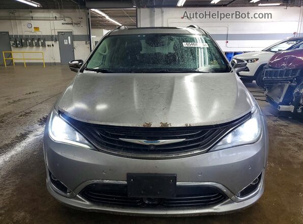 2C4RC1N77JR339713 2018 CHRYSLER PACIFICA Серебряный Вид спереди