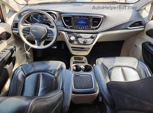 2C4RC1N79KR509040 2019 CHRYSLER PACIFICA Red Widok deski rozdzielczej