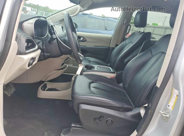 2C4RC1S70RR147386 2024 CHRYSLER PACIFICA Silver Widok wnętrza 360 stopni