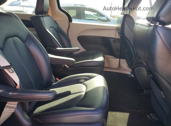 2C4RC1S74RR150033 2024 CHRYSLER PACIFICA Black Widok wnętrza z tyłu