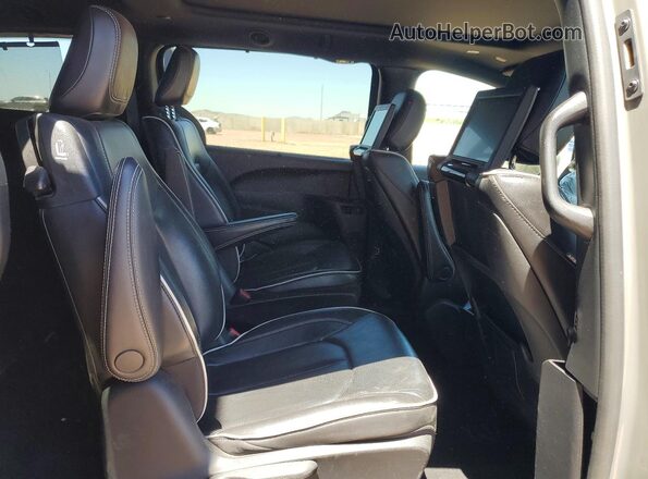 2C4RC1S75NR137107 2022 CHRYSLER PACIFICA Gray უკანა სალონის ხედი
