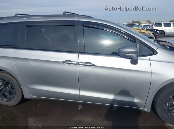2C4RC1S77MR540424 2021 CHRYSLER PACIFICA Silver Widok wnętrza z tyłu